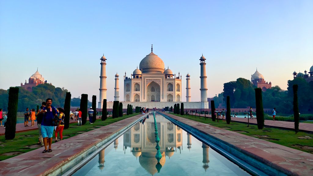 Lea sieht auf Ihrer Weltreise das Taj Mahal